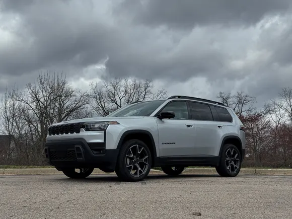王者归来:2026款Jeep Cherokee以精致座舱重塑中型SUV标杆
